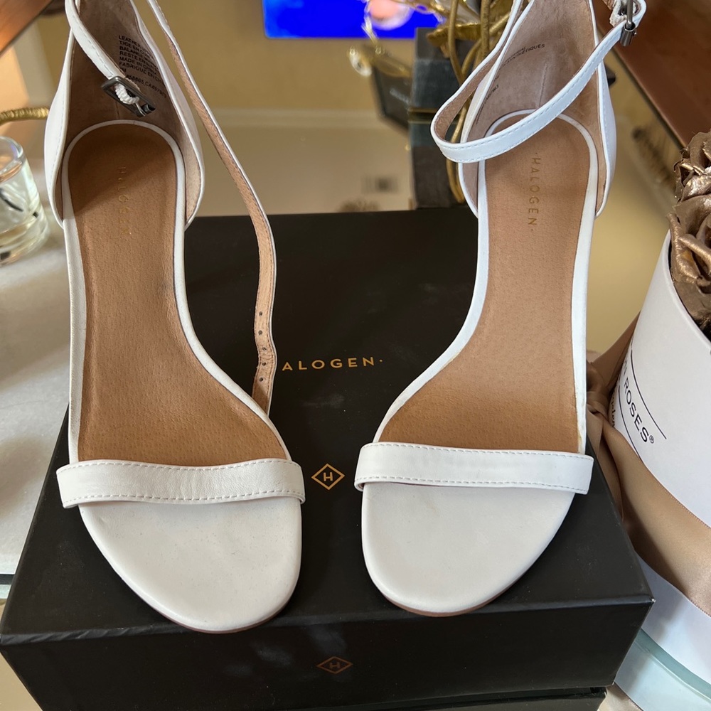 Halogen Women’s pumps in white. Literally worn once. Size 7